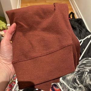 Lululemon Thermal Pants Sz S EUC SAVANNAH